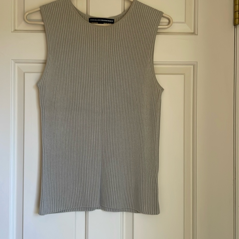 Linda Allard/Ellen Tracy 100% Rayon Sleeveless Top, size M.